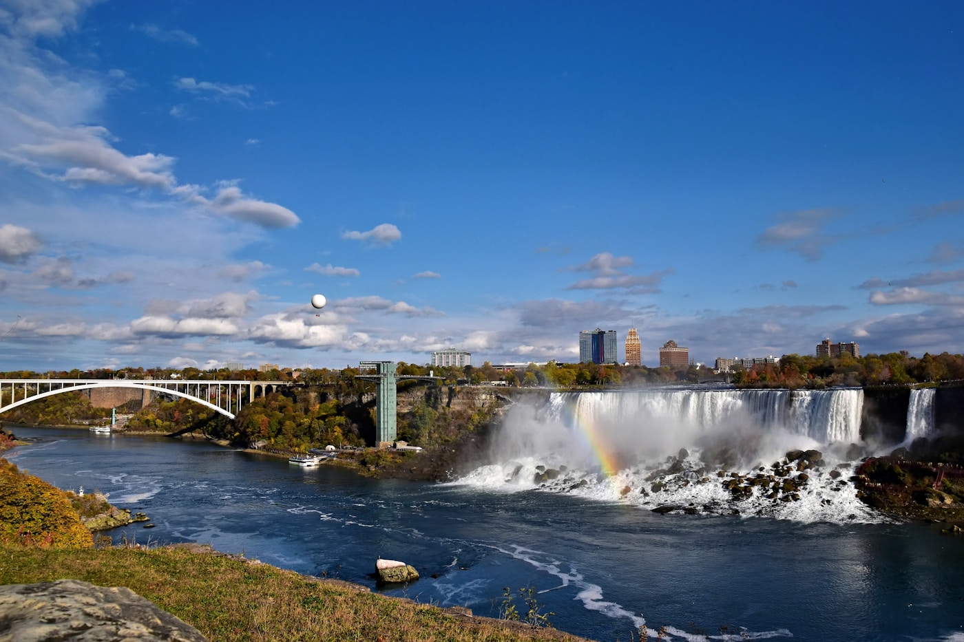 Niagara Falls with a rainbow above the water