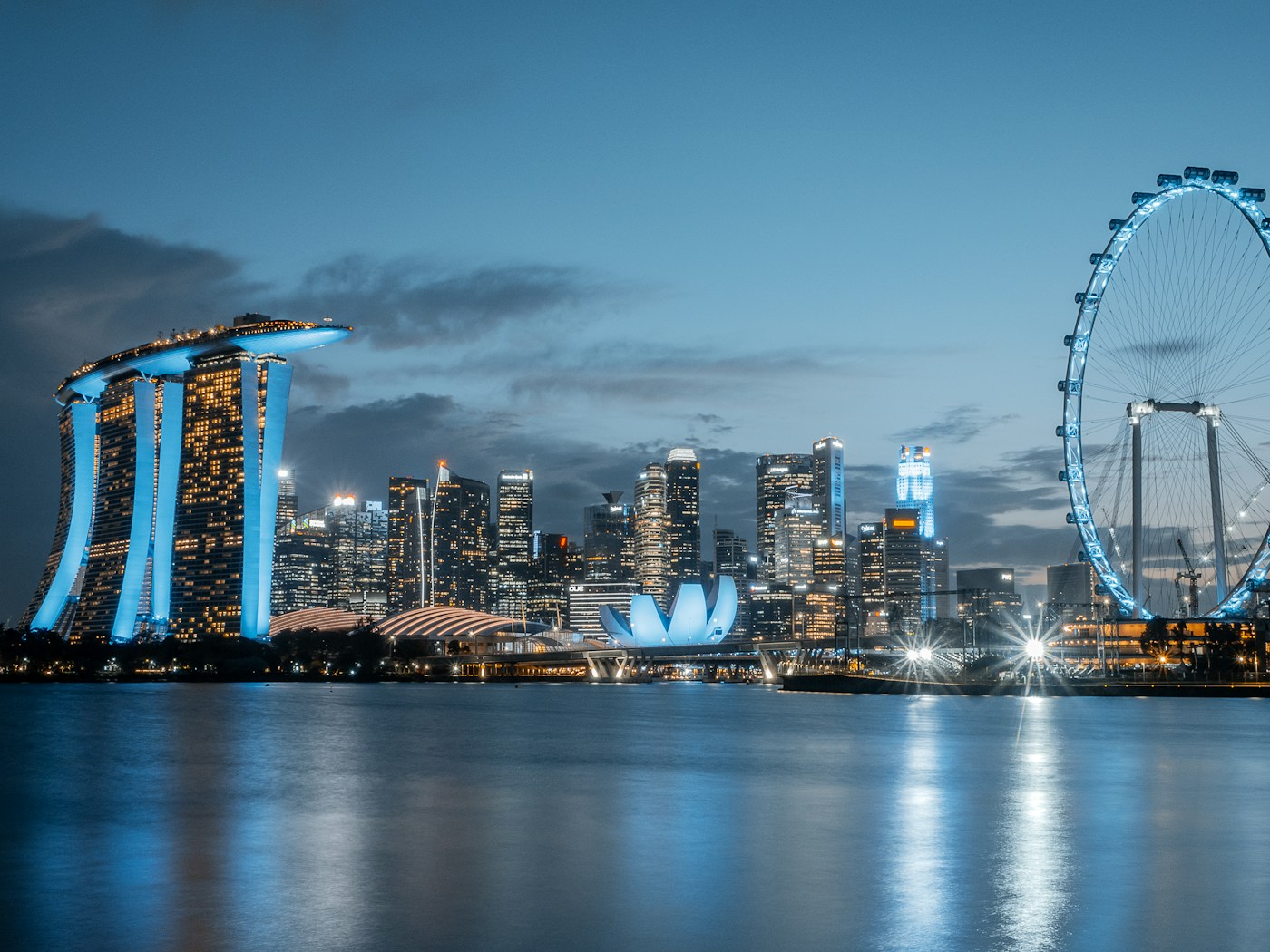 Marina Bay Sands and the Singapore skyline at blue hour